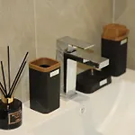 The Leads * ティラナ